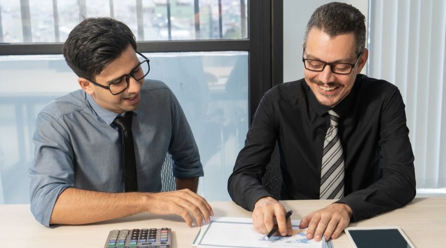 How Financial Advisors in India Are Earning Recurring Income Through Bonds